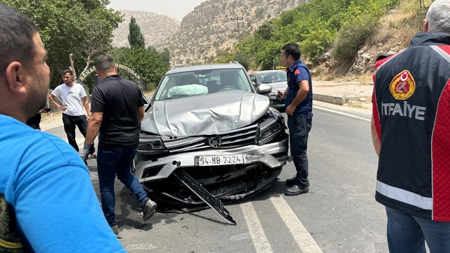 Mardin'de iki aracın çarpıştığı kazada 3'ü çocuk 6 kişi yaralandı