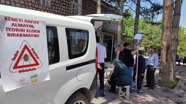 Sarıoğlan'da sağlıklı yaşam için boy ve kilolar ölçülüyor