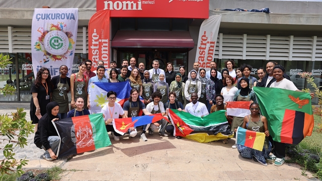 Çukurova Üniversitesi'nde "Dünyaları Yiyoruz" etkinliği düzenlendi