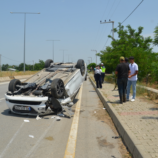Muş'ta otomobil ile hafif ticari araç çarpıştı, 6 kişi yaralandı