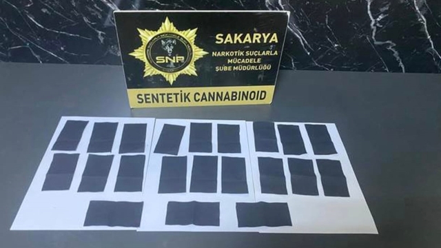 Sakarya'da kumaşa emdirilmiş 4 bin 200 içimlik sentetik uyuşturucu ele geçirildi