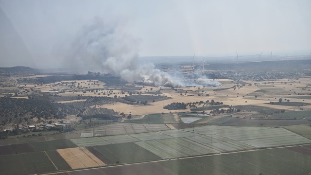 Çanakkale'de tarım arazisindeki yangın 1 saatte söndürüldü