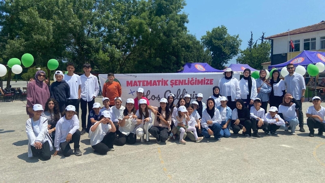 Bafra Yeşilyazı Ortaokulu'nda Matematik Şenliği yapıldı