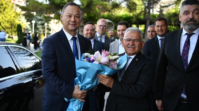 Kırgızistan'ın Ankara Büyükelçisi Kazakbayev'den Büyükkılıç'a ziyaret