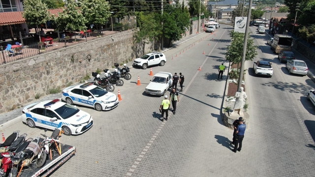 Çanakkale'de polis asayiş ve trafik denetimi yaptı
