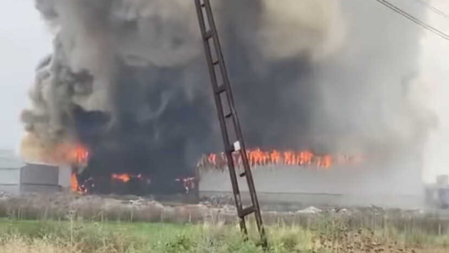 Mersin'de pamuk deposunda yangın