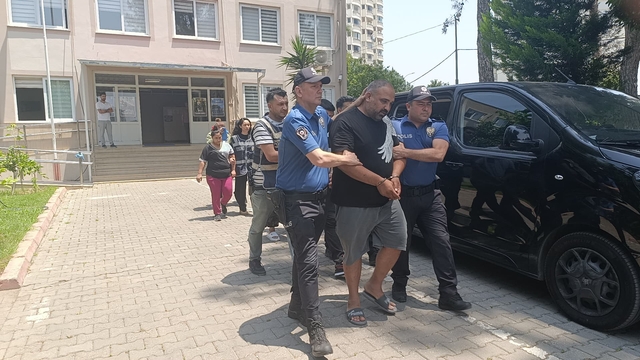 Adana'da dolandırıcılık operasyonunda yakalanan 7 zanlıdan 4'ü tutuklandı