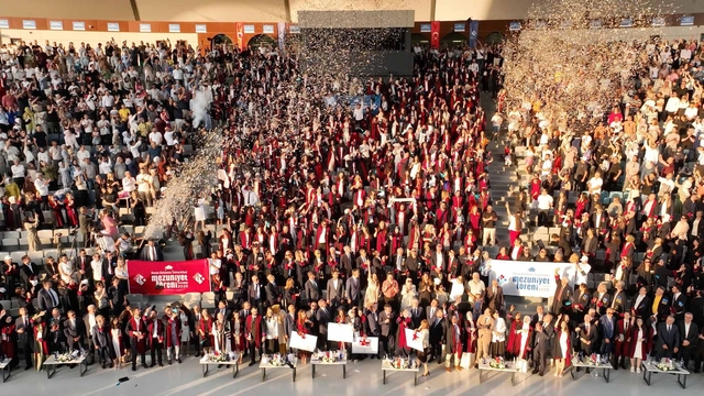 Hasan Kalyoncu Üniversitesi'nde mezuniyet coşkusu
