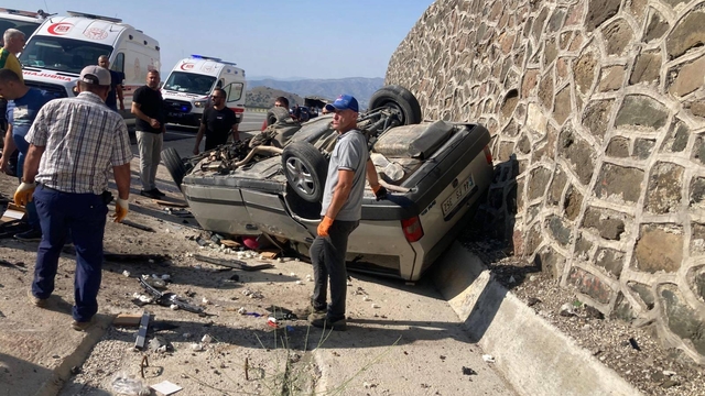 Tunceli'de iki otomobilin çarpışması sonucu 7 kişi yaralandı