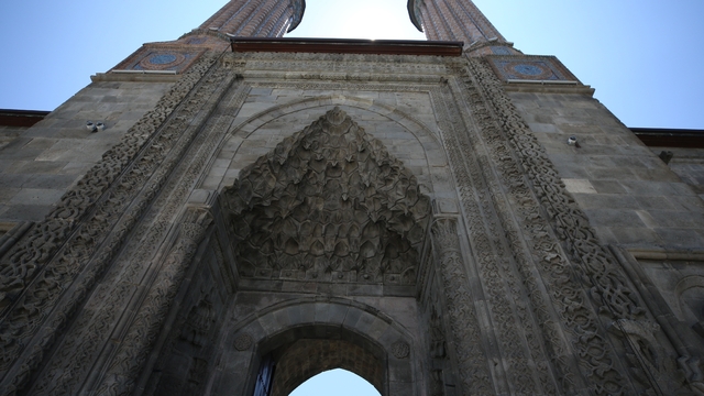 Açık hava müzesini andıran Erzurum, yaz aylarında da turistlerin rotasında