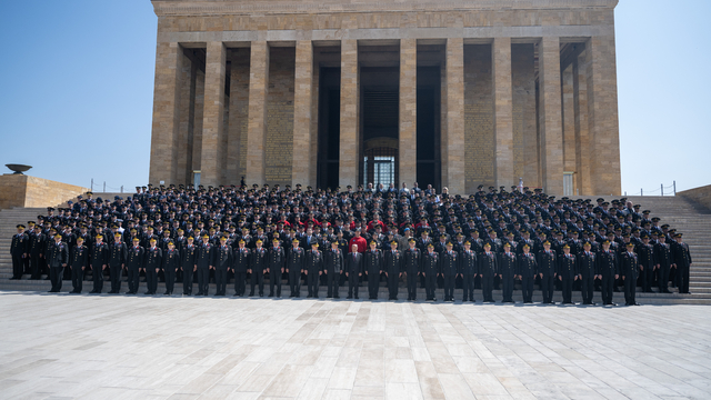 İçişleri Bakan Yardımcısı Aktaş ve beraberindeki jandarma heyeti Anıtkabir'i ziyaret etti