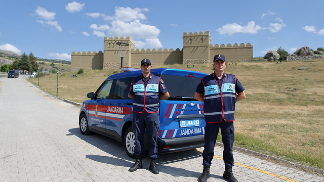 Hititlerin binlerce yıllık antik kentlerinde jandarma timleri görev alıyor