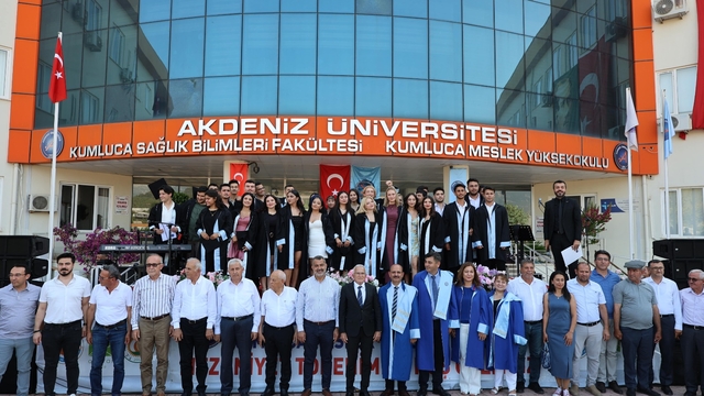 Kumluca Meslek Yüksekokulunda mezuniyet töreni düzenlendi