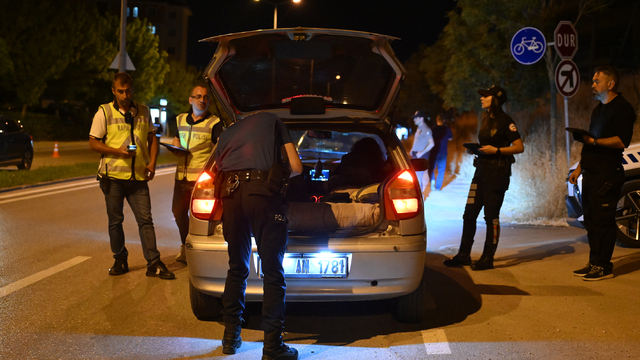 Edirne'de polis ekipleri asayiş ve trafik denetimi yaptı
