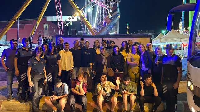 Çanakkale'de, şehit ve gazi çocukları ile özel gereksinimli bireyler panayırda eğlendi