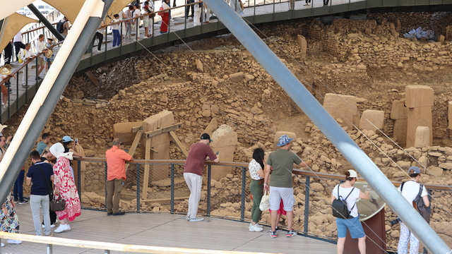 "Tarihin sıfır noktası" Göbeklitepe'de ziyaretçi yoğunluğu yaşanıyor