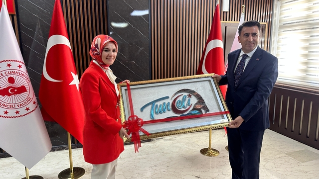 Bakan Göktaş, kadın kooperatifinde hamur açtı (3)