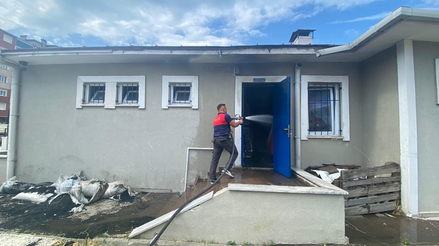 Türkeli'de stadın kazan dairesinde çıkan yangın söndürüldü