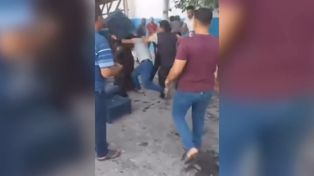 Pazar yerindeki kavga kamerada; 3 yaralı