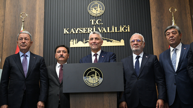 Ticaret Bakanı Bolat, Kayseri'de ziyaretlerde bulundu