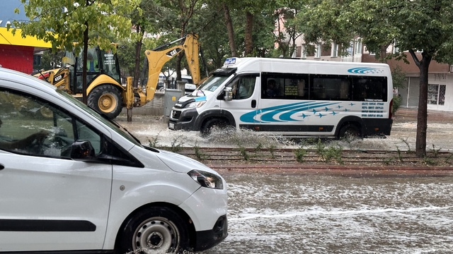 Konya'da sağanak ve dolu hayatı olumsuz etkiledi