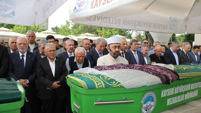 Kayseri Büyükşehir Belediye Başkanı Büyükkılıç'ın vefat eden yengesi defnedildi