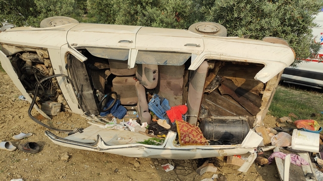 Adana'da takla atan otomobildeki 3 kişi yaralandı