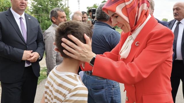 Aile ve Sosyal Hizmetler Bakanı Göktaş, Erzincan'da şehit ailesini ziyaret etti