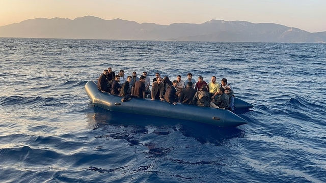 Muğla açıklarında 21 düzensiz göçmen kurtarıldı