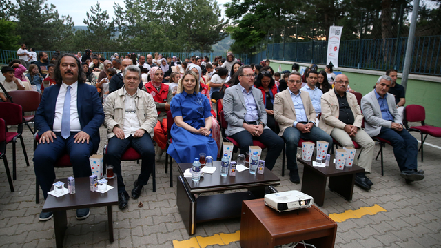 Kastamonu Üniversitesi öğrencileri mahallede açık hava sineması gerçekleştirdi