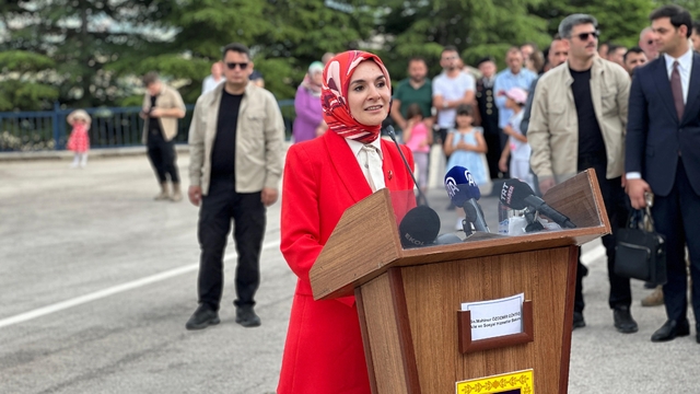 Bakan Göktaş, kadın kooperatifinde hamur açtı (5)
