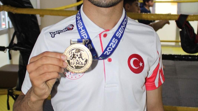 Öğretmeninin yönlendirmesiyle başladığı sporda, dünya şampiyonu oldu