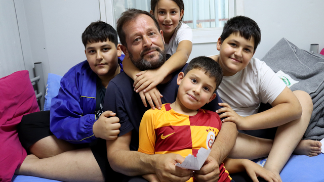 Depremde eşini kaybedince 4 çocuğuna hem anne hem baba oldu