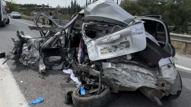 TEM'de yolcu otobüsü ile otomobil çarpıştı; 2'si ağır, 3 yaralı