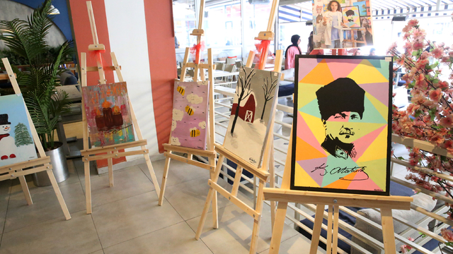 İlkokul öğrencisi resim sergisinin gelirini Türk Eğitim Vakfına bağışlayacak