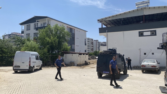 Diyarbakır'da oğlunun çekiçli saldırısına uğrayan baba ağır yaralandı