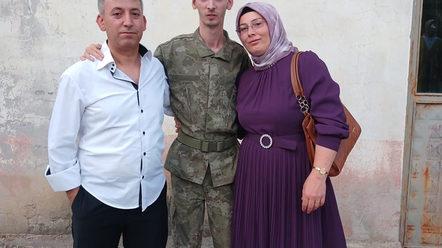 Konya'da asker olmak isteyen engelli genç için temsili "asker eğlencesi" düzenlendi