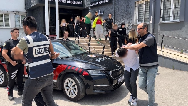 Bursa merkezli 3 ilde fuhuş operasyonu; 15 gözaltı