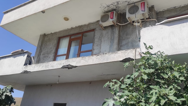 Batman'da evin beton sundurmasının çökmesi sonucu 3 kişi öldü, 7 kişi yaralandı