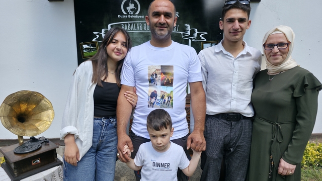 Düzce'de çalışan babalara sürpriz