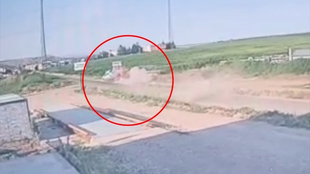 Çocukların bulunduğu otomobilin takla attığı kaza kamerada: 1 ölü, 4 yaralı