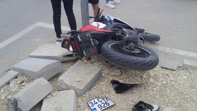 Hatay'da otomobille çarpışan motosikletin sürücüsü yaralandı