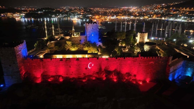 Bodrum Kalesi jandarma renkleriyle aydınlandı