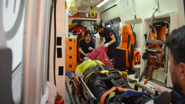 Aksaray'da iki otomobil çarpıştı: 8 yaralı