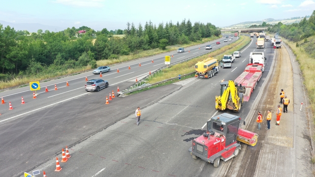 Anadolu Otoyolu'nun Bolu kesiminde üstyapı onarım çalışması başladı
