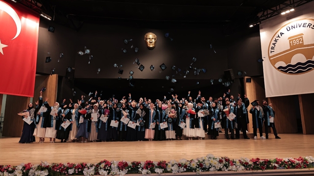 Trakya Üniversitesi İlahiyat Fakültesinde mezuniyet töreni düzenlendi