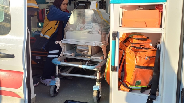 Ağrı'da prematüre doğan bebek ambulans uçakla Ankara'ya nakledildi