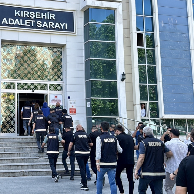 Kırşehir'de yağma, tefecilik ve dolandırıcılık iddiasıyla 9 zanlı yakalandı