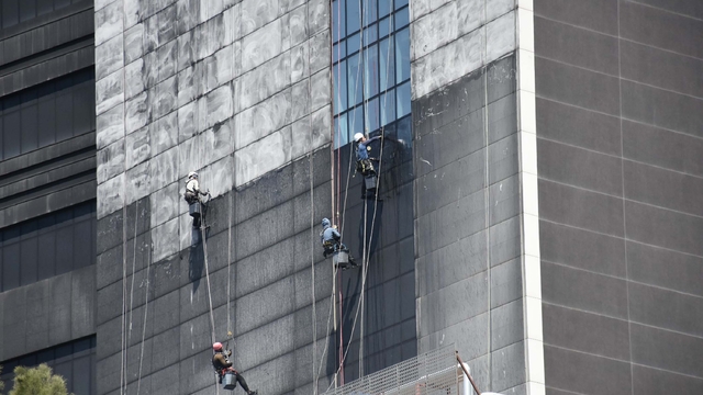 İzmir'deki plastik fabrikasının deposunda çıkan yangının hasarı gün aydınlanınca ortaya çıktı (2)