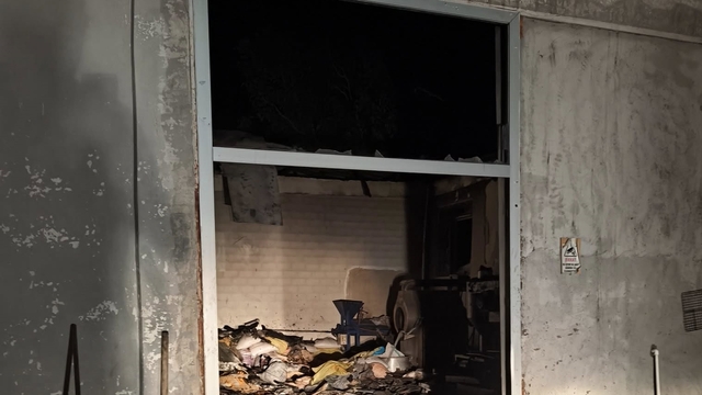 Ağın'da çıkan yangın iki iş yerinde hasara neden oldu